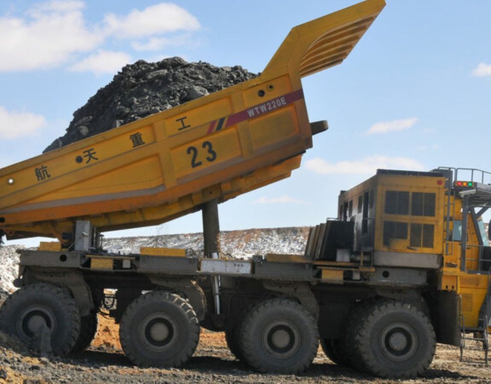 Choosing the Right Dump Truck Supplier