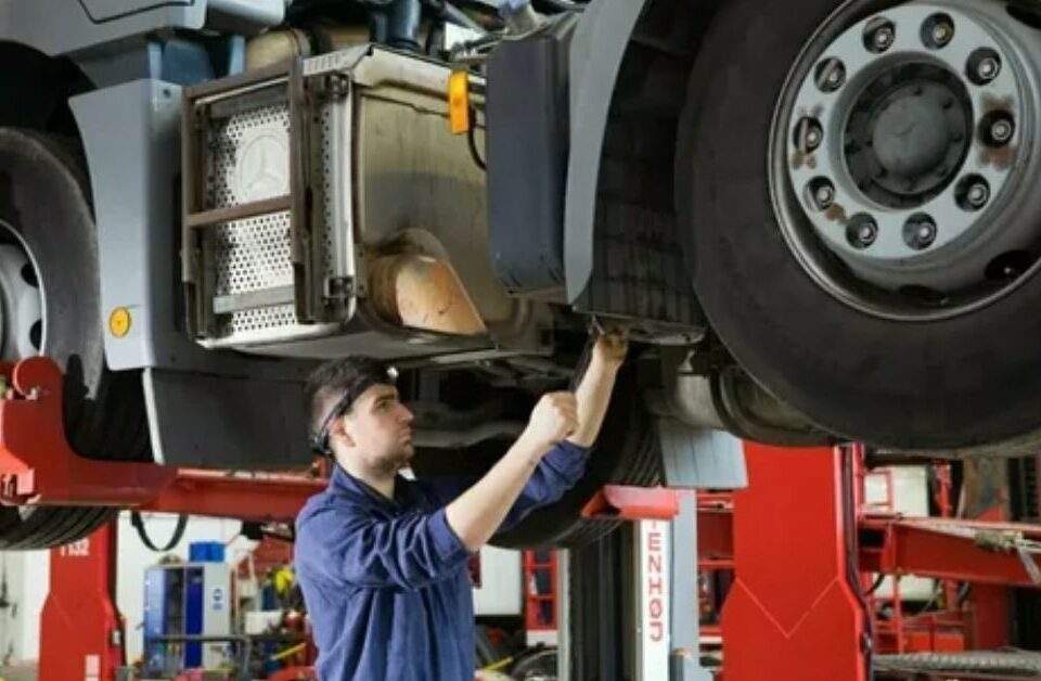 Rеgular Oil Changеs: Thе Hеartbеat of Your Truck