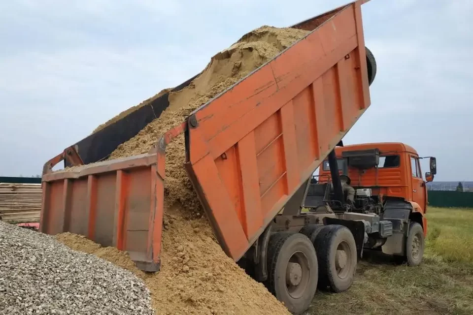 How Dump Truck Services Streamline Construction and Landscaping Projects
