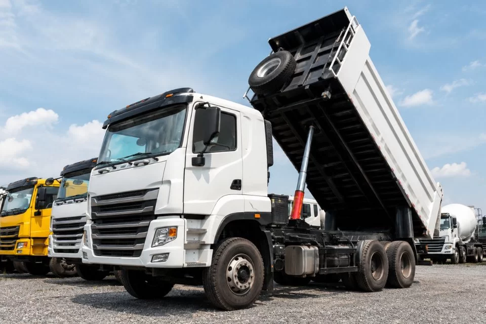 Why Choosing the Right Dump Truck Supplier Matters for Your Business?